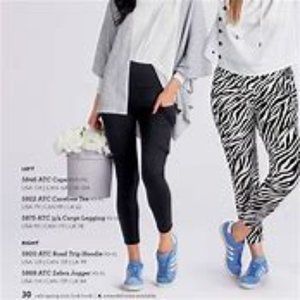 NWT| CAbi 5868 ATC Zebra Jogger